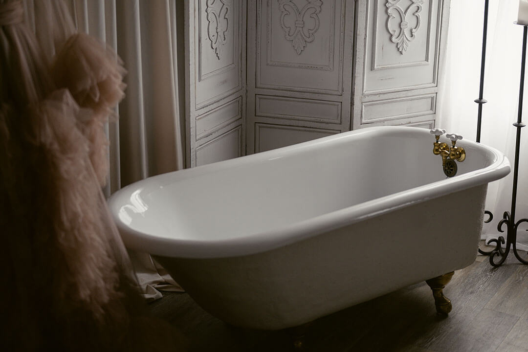 Boudoir tub and flowing gown